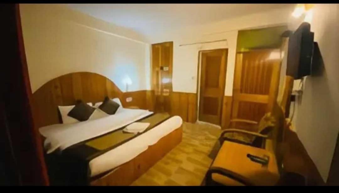 Hotel Hadimba Regency ! Free 4 Wheeler Parking ! Mountain View Rooms ! Near Mall Road Manali Экстерьер фото