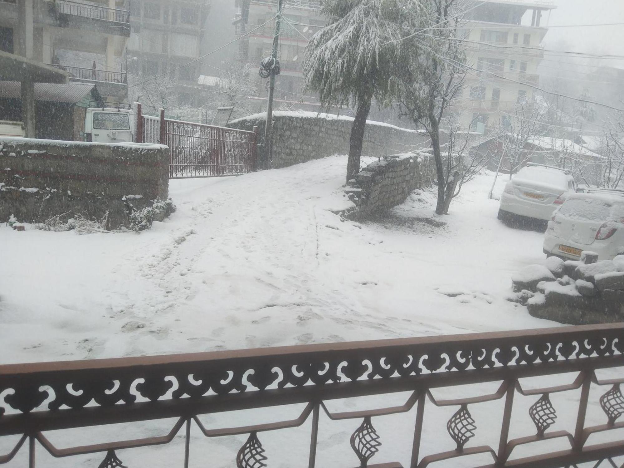 Hotel Hadimba Regency ! Free 4 Wheeler Parking ! Mountain View Rooms ! Near Mall Road Manali Экстерьер фото