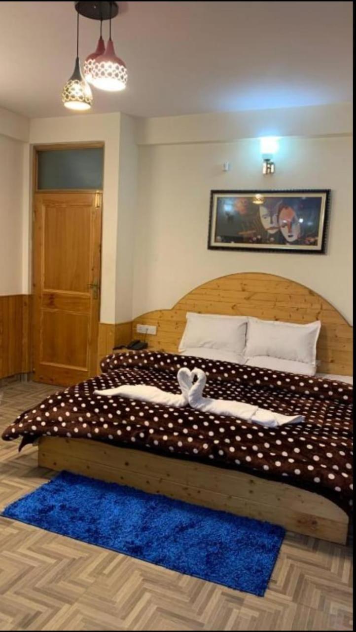 Hotel Hadimba Regency ! Free 4 Wheeler Parking ! Mountain View Rooms ! Near Mall Road Manali Экстерьер фото
